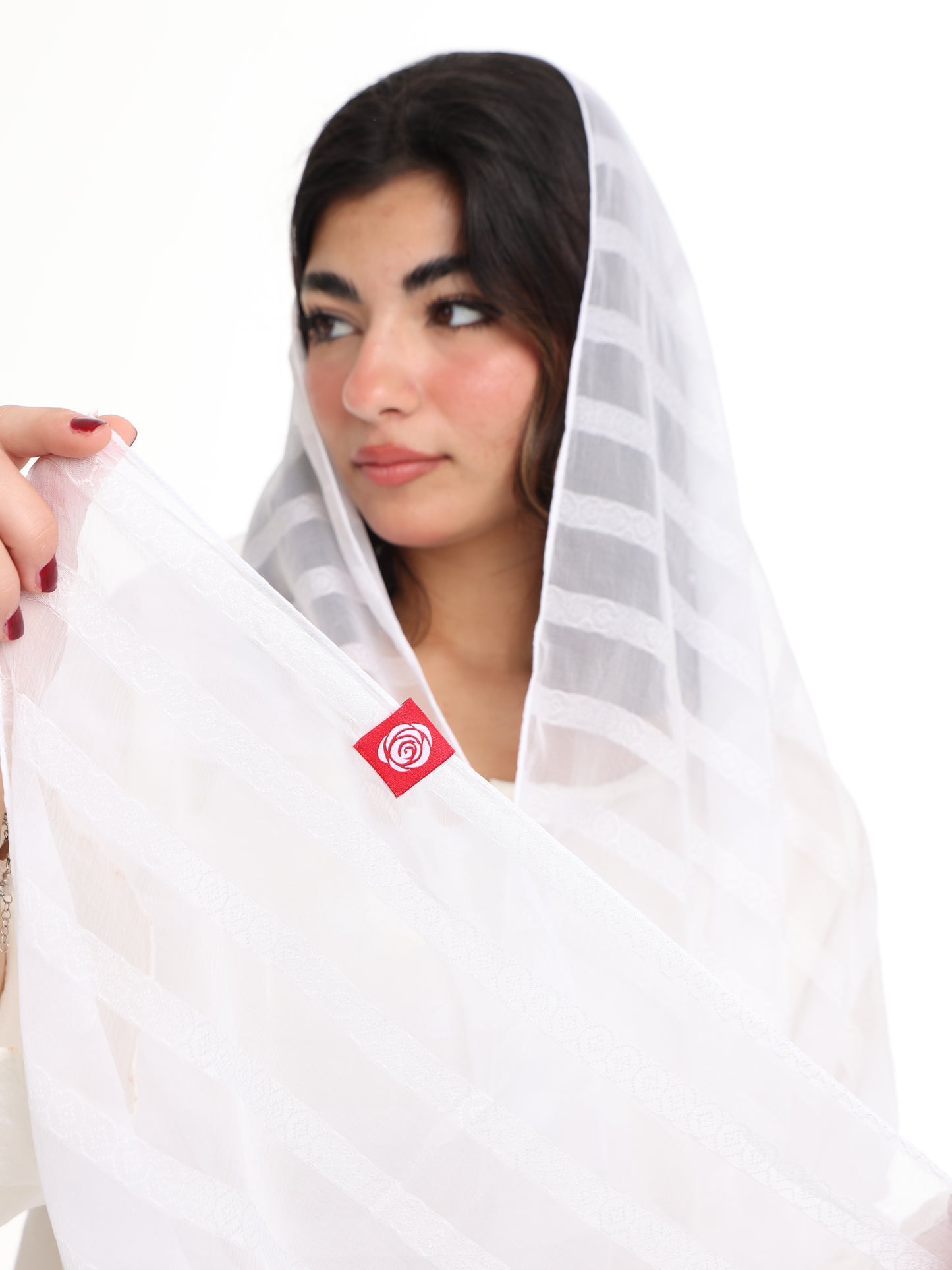 SR01_01 شيله مطرزة بيضاء عريضة - شيلة من شيله Shailah.ae