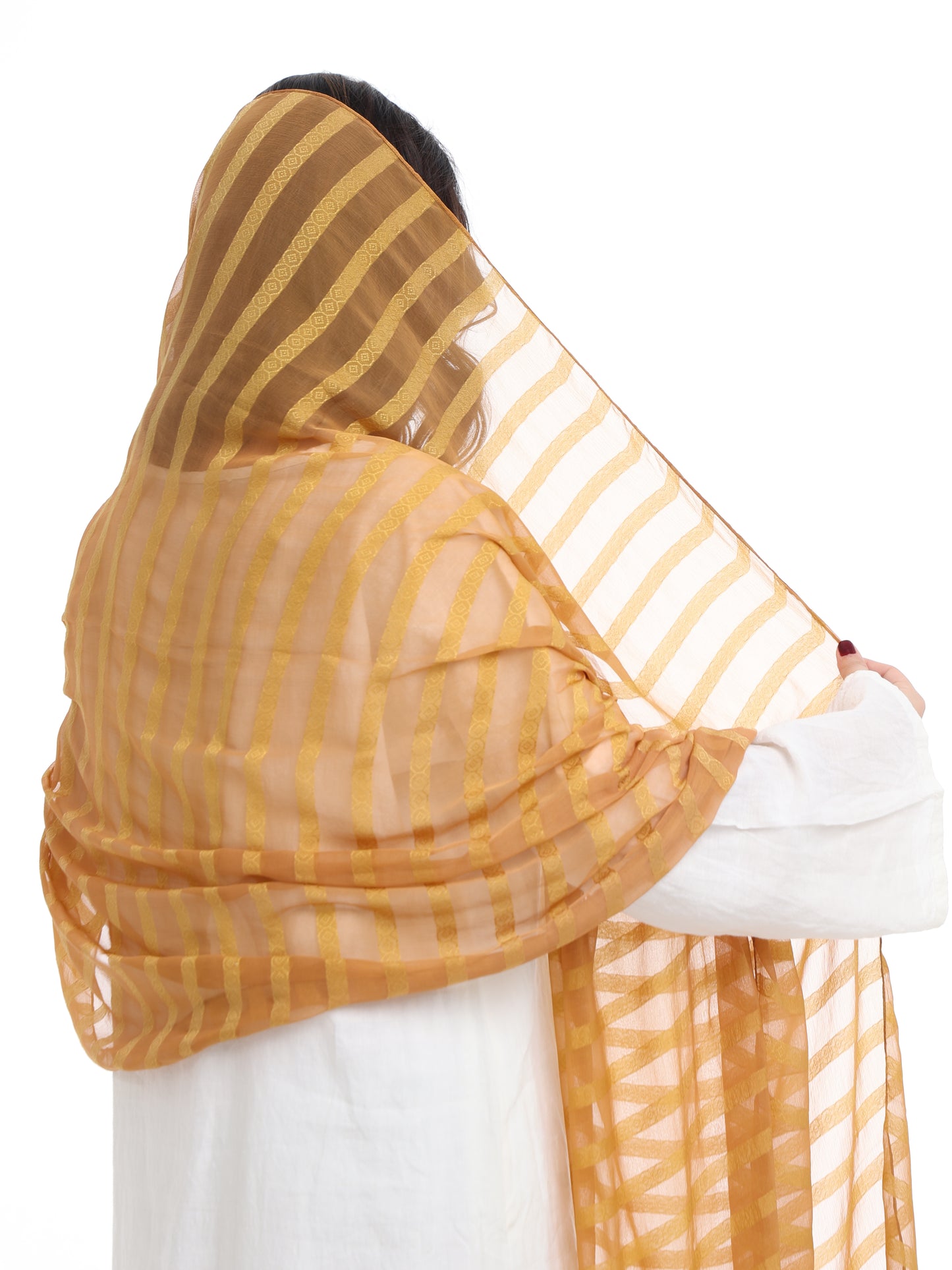 SR01_04 شيله مطرزة ذهبية عريضة - شيلة من شيله Shailah.ae