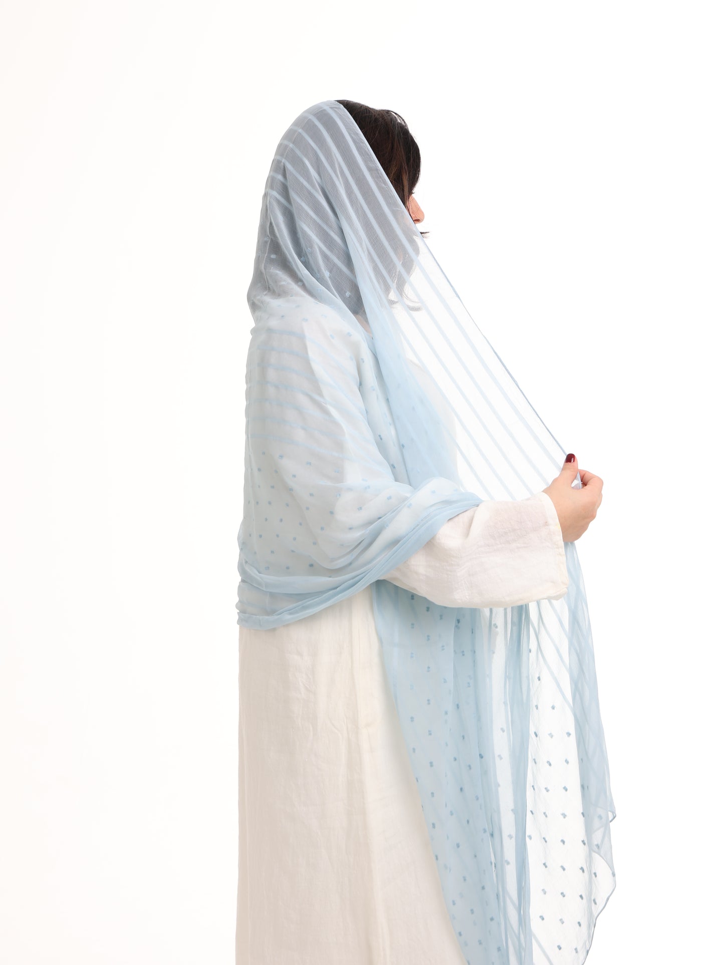 LN01_03 شيله مطرزة زرقاء عريضة - شيلة من شيله Shailah.ae