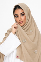 AI-MODEL-RENDER DK5-39 — صورة توضيحية للشكل عند اللبس