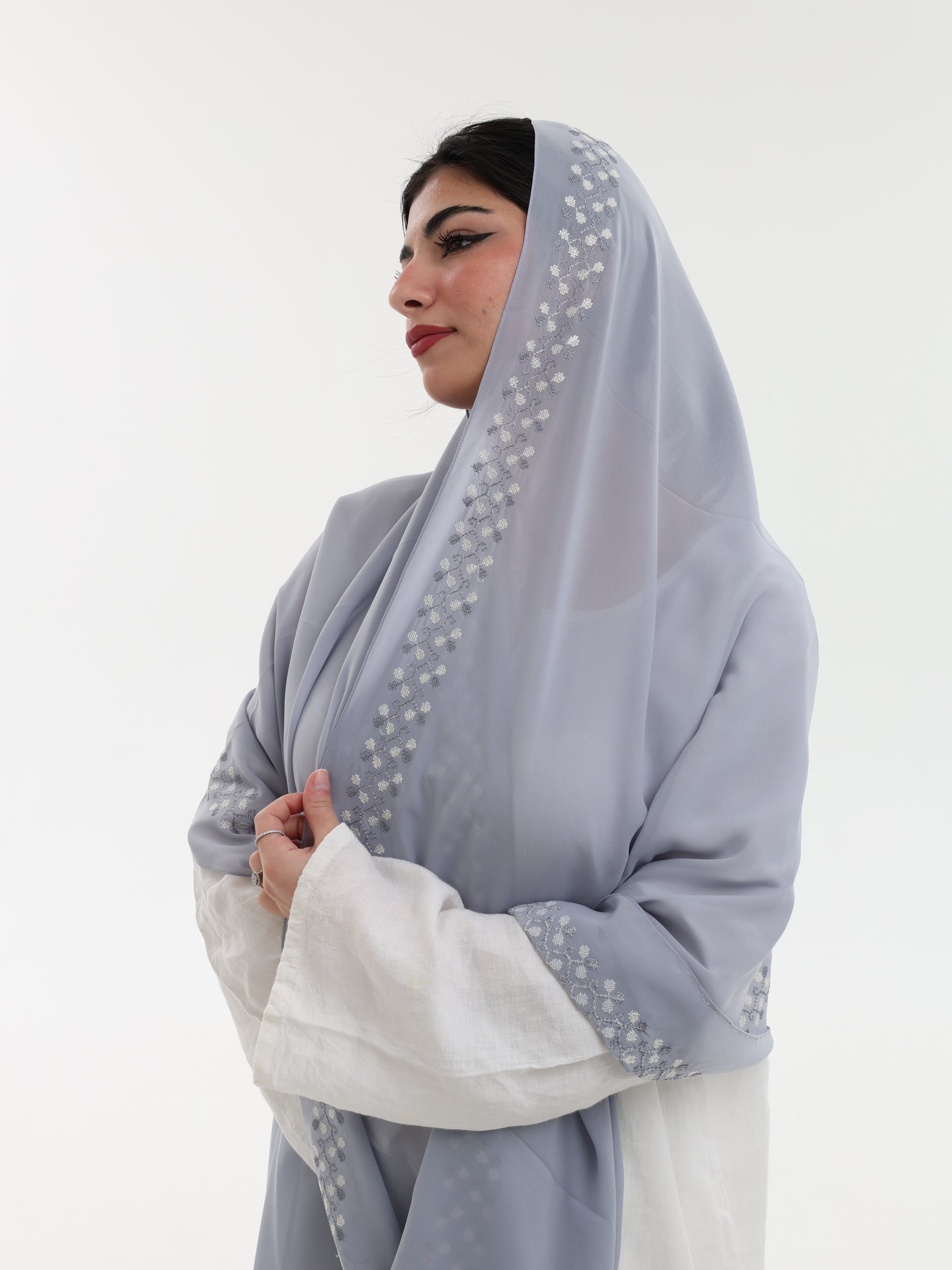 UQ1-04 شيل بيت عريضة مطرزة - شيلة من شيله Shailah.ae