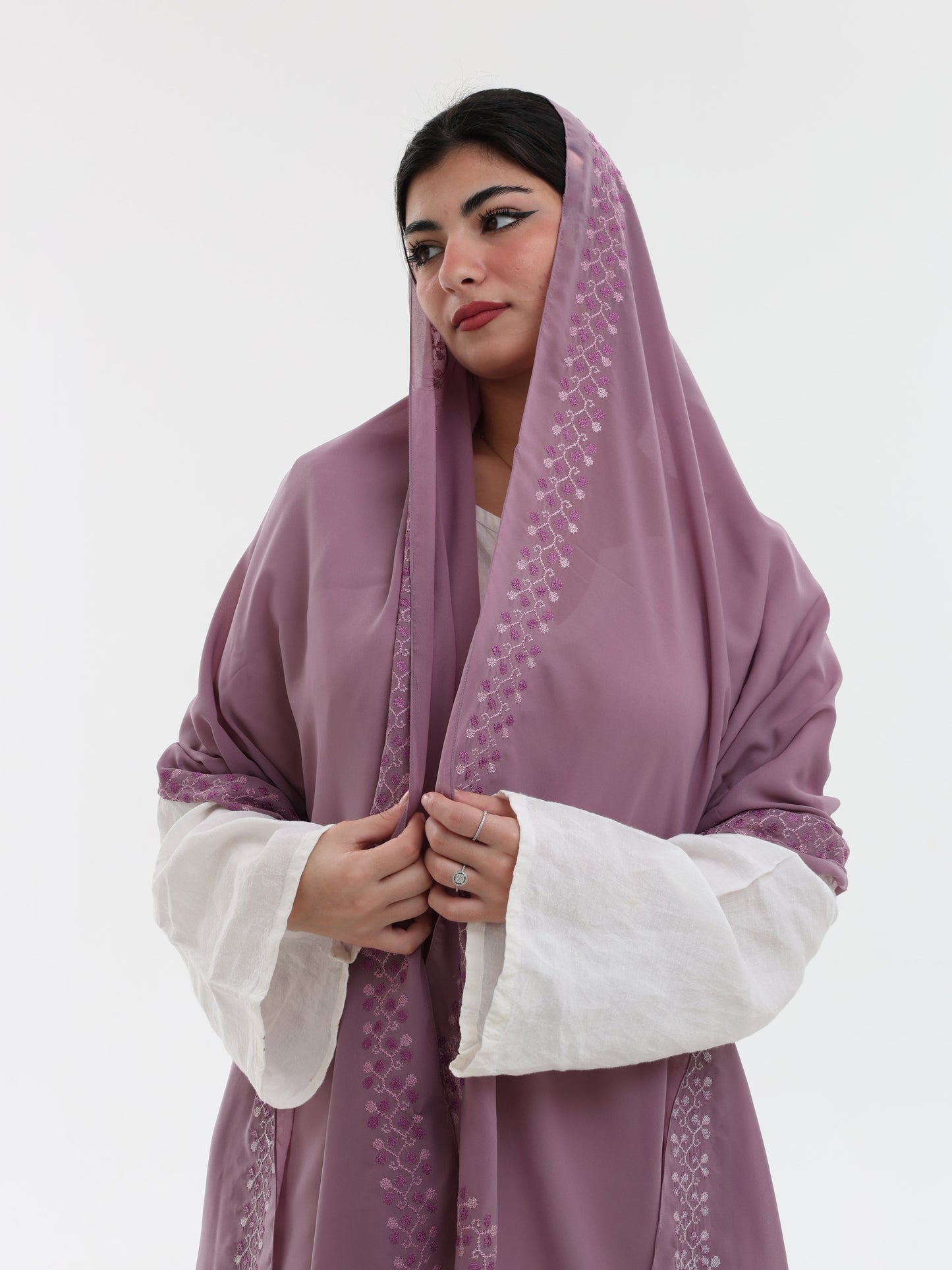 UQ1-05 شيل بيت عريضة مطرزة - شيلة من شيله Shailah.ae
