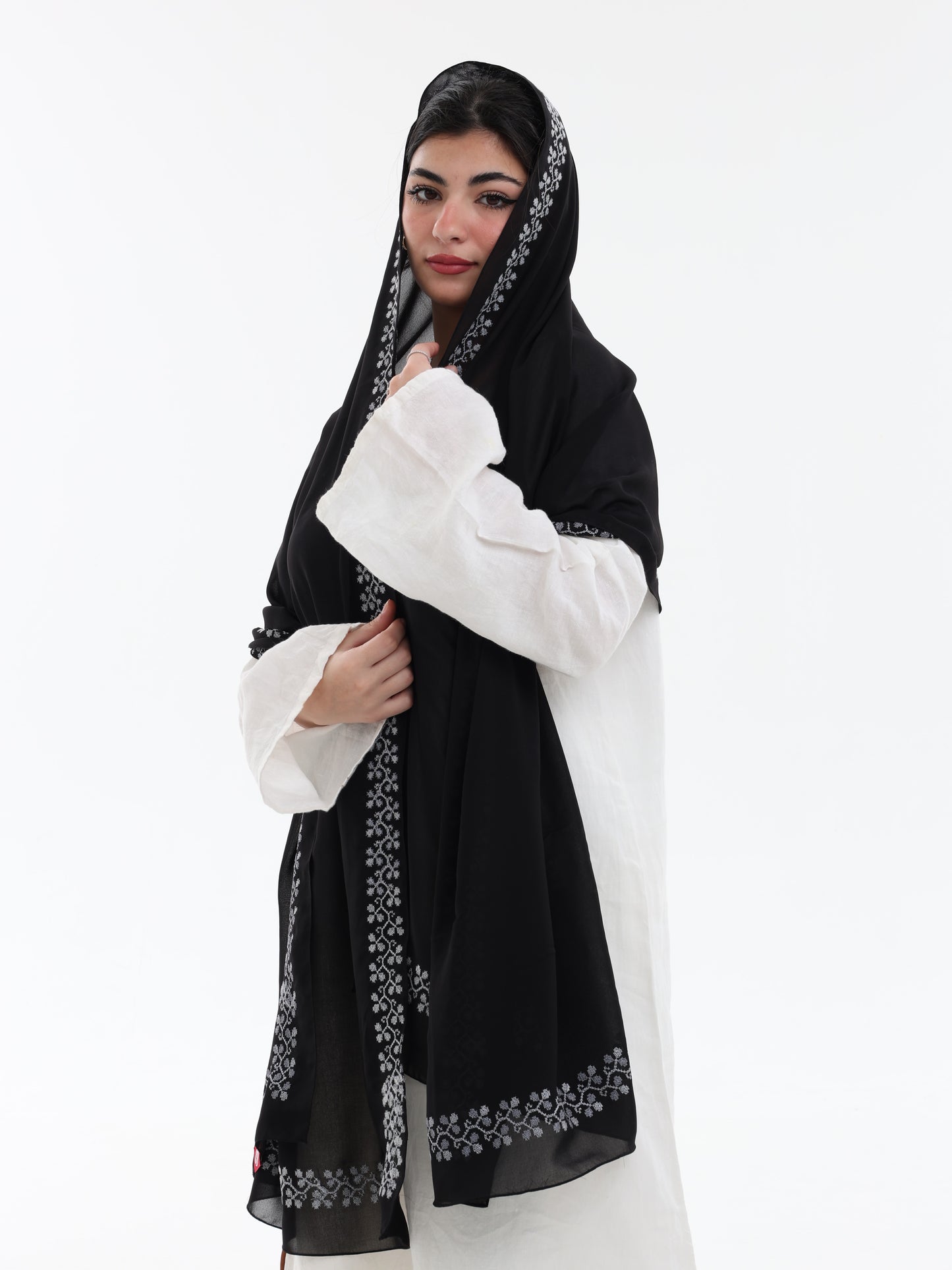 UQ1-07 شيل بيت عريضة مطرزة - شيلة من شيله Shailah.ae