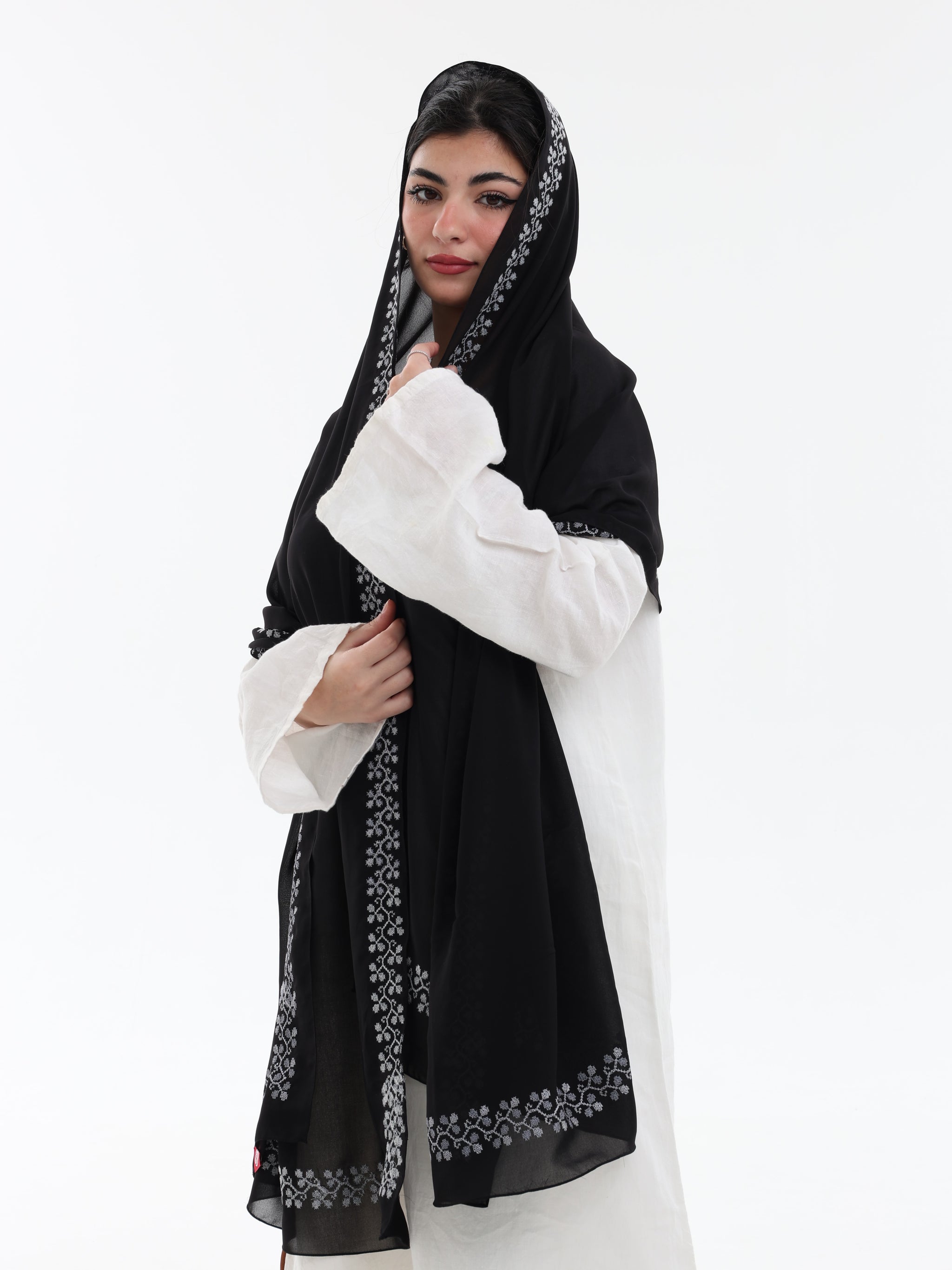 UQ1-07 شيل بيت عريضة مطرزة - شيلة من شيله Shailah.ae
