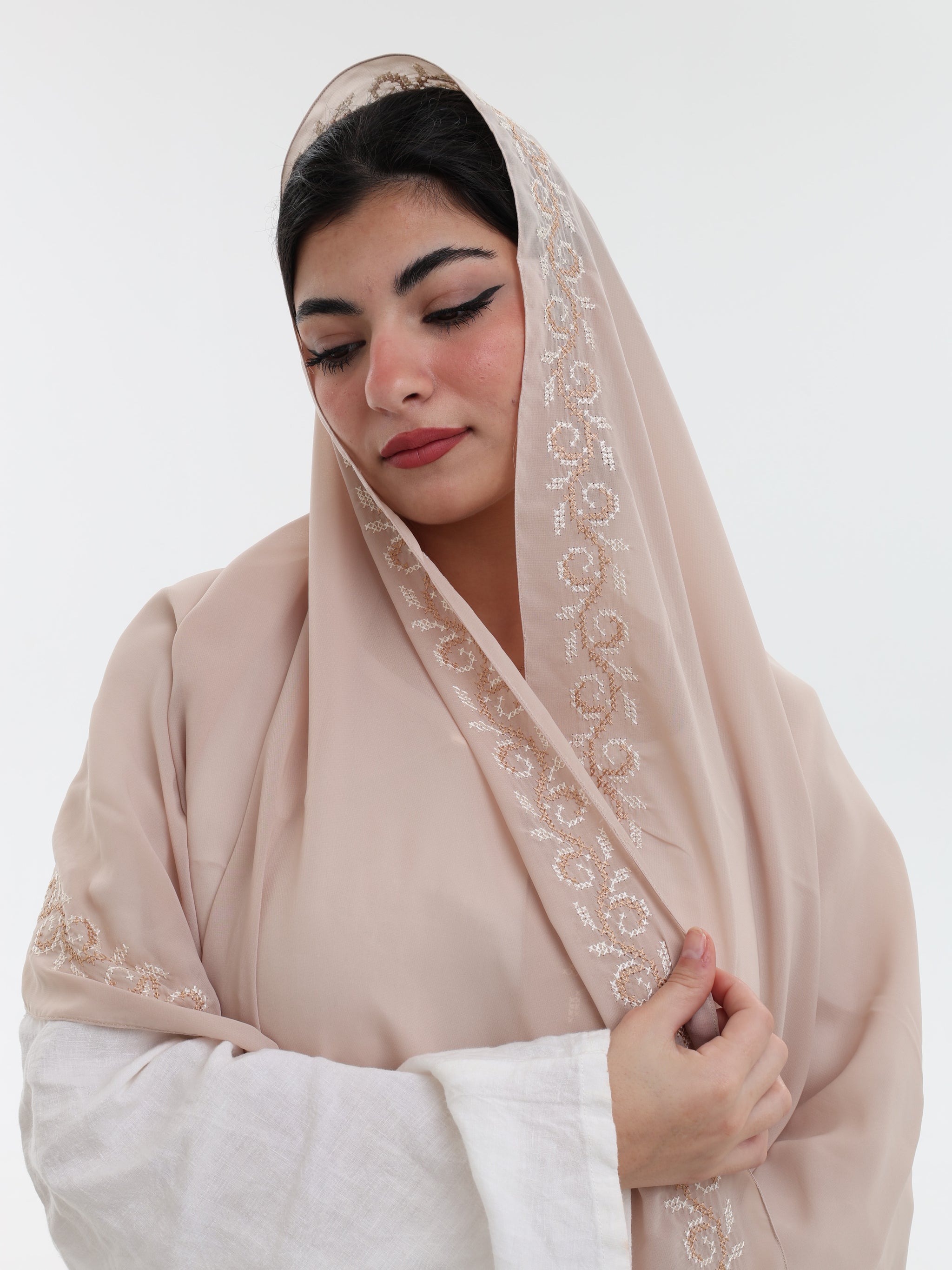 DL1-03 شيل بيت عريضة مطرزة - شيلة من شيله Shailah.ae