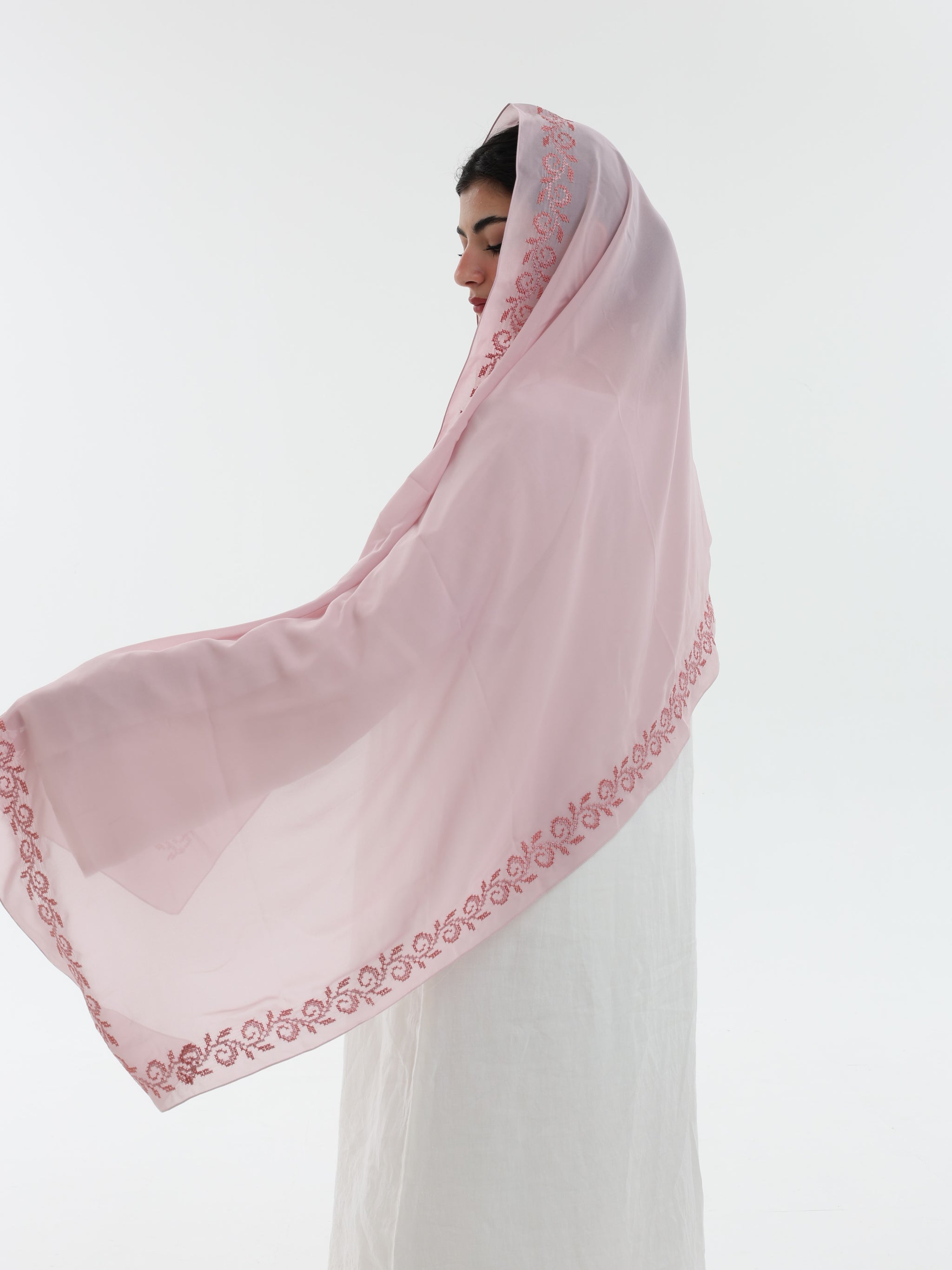 DL1-04 شيل بيت عريضة مطرزة - شيلة من شيله Shailah.ae