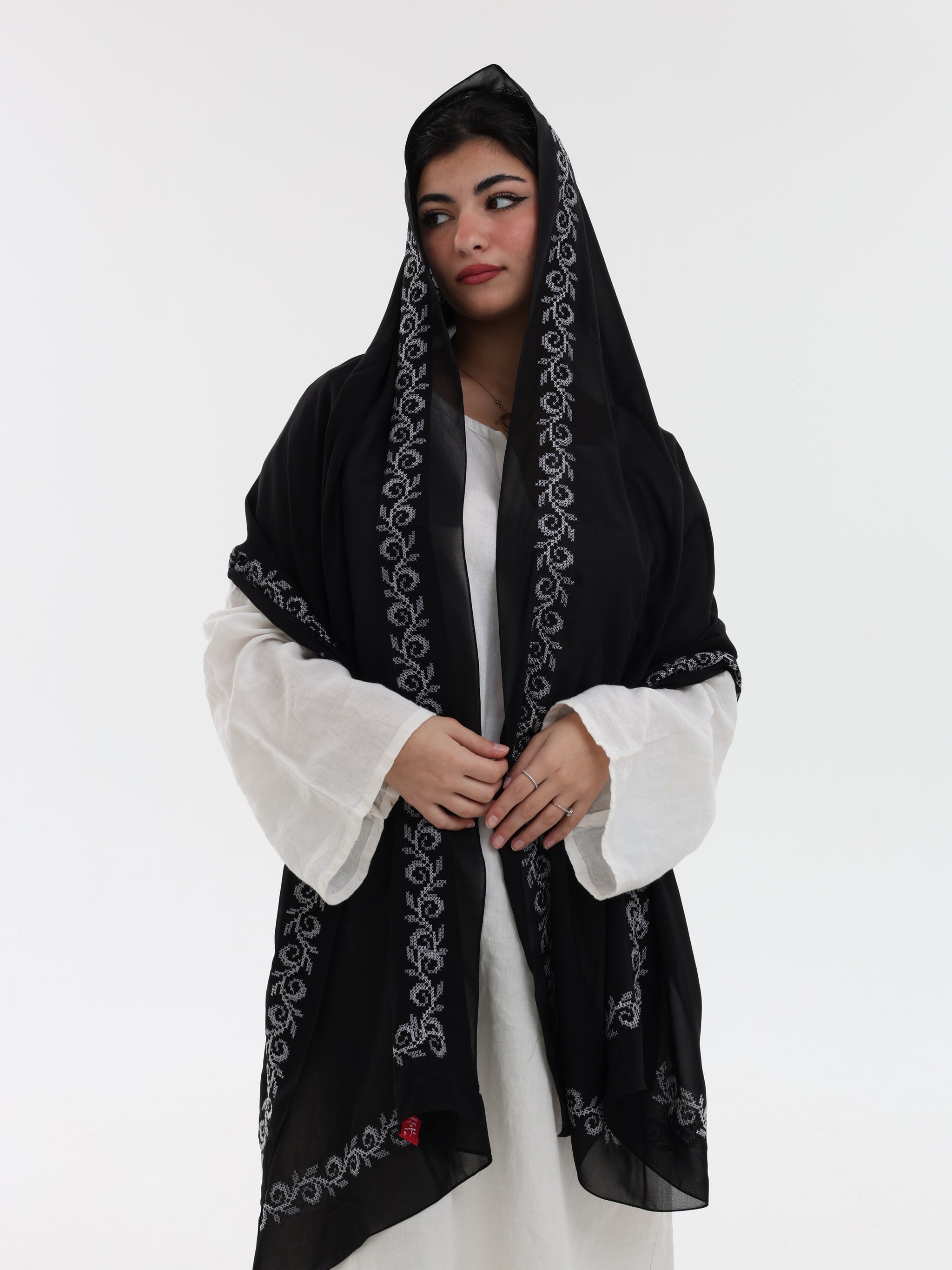 DL1-07 شيل بيت عريضة مطرزة - شيلة من شيله Shailah.ae