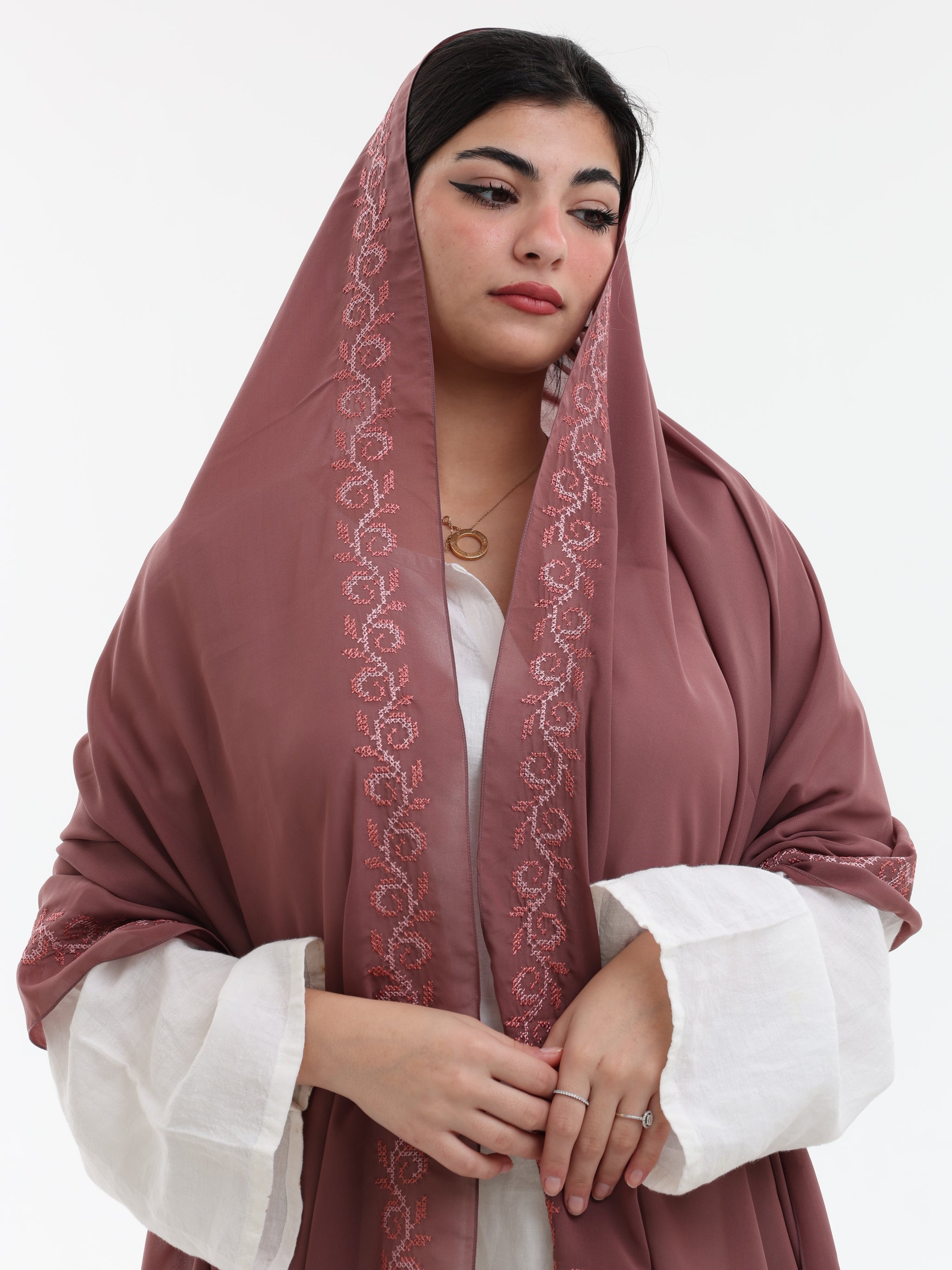 DL1-10 شيل بيت عريضة مطرزة - شيلة من شيله Shailah.ae