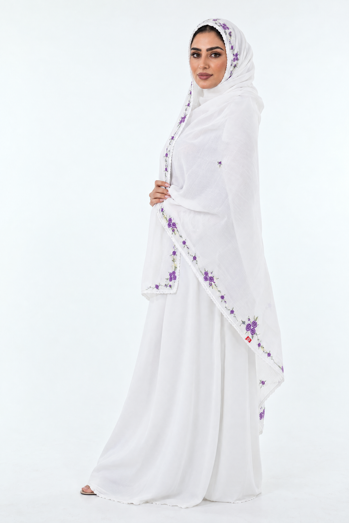 AI-MODEL-RENDER RZ6-25 — صورة توضيحية للشكل عند اللبس