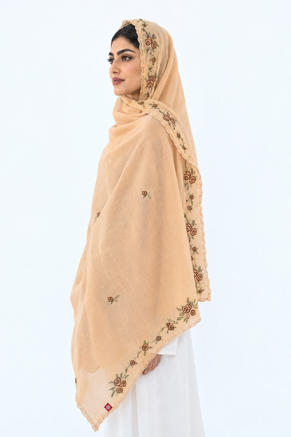 AI-MODEL-RENDER RZ6-38 — صورة توضيحية للشكل عند اللبس