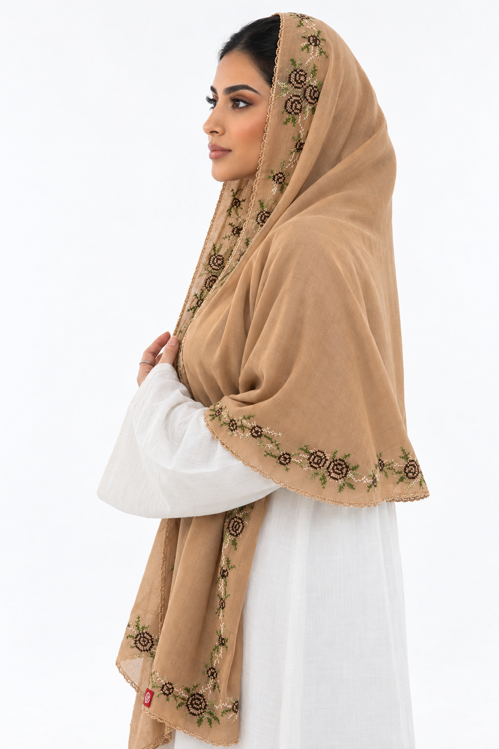 AI-MODEL-RENDER RZ6-39 — صورة توضيحية للشكل عند اللبس
