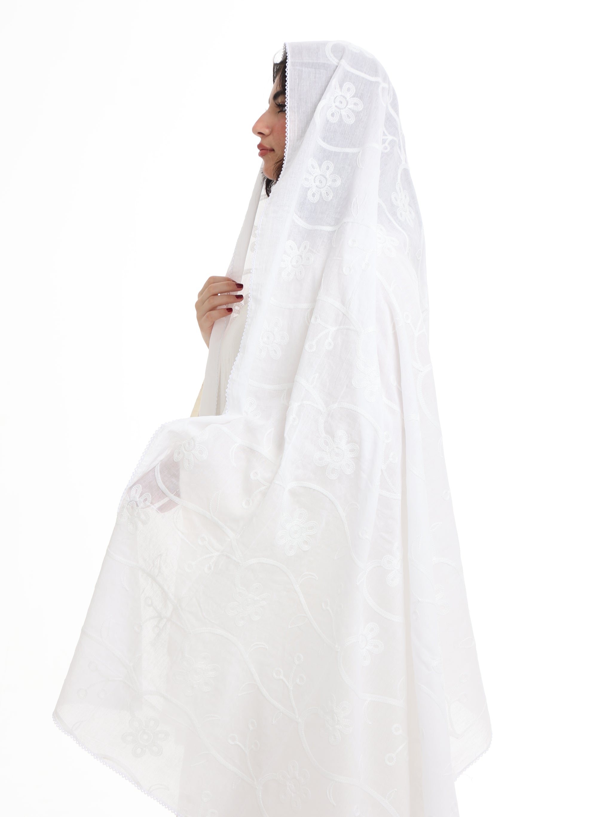 TR1_02 شيله مطرزة بيضاء عريضة - شيلة من شيله Shailah.ae