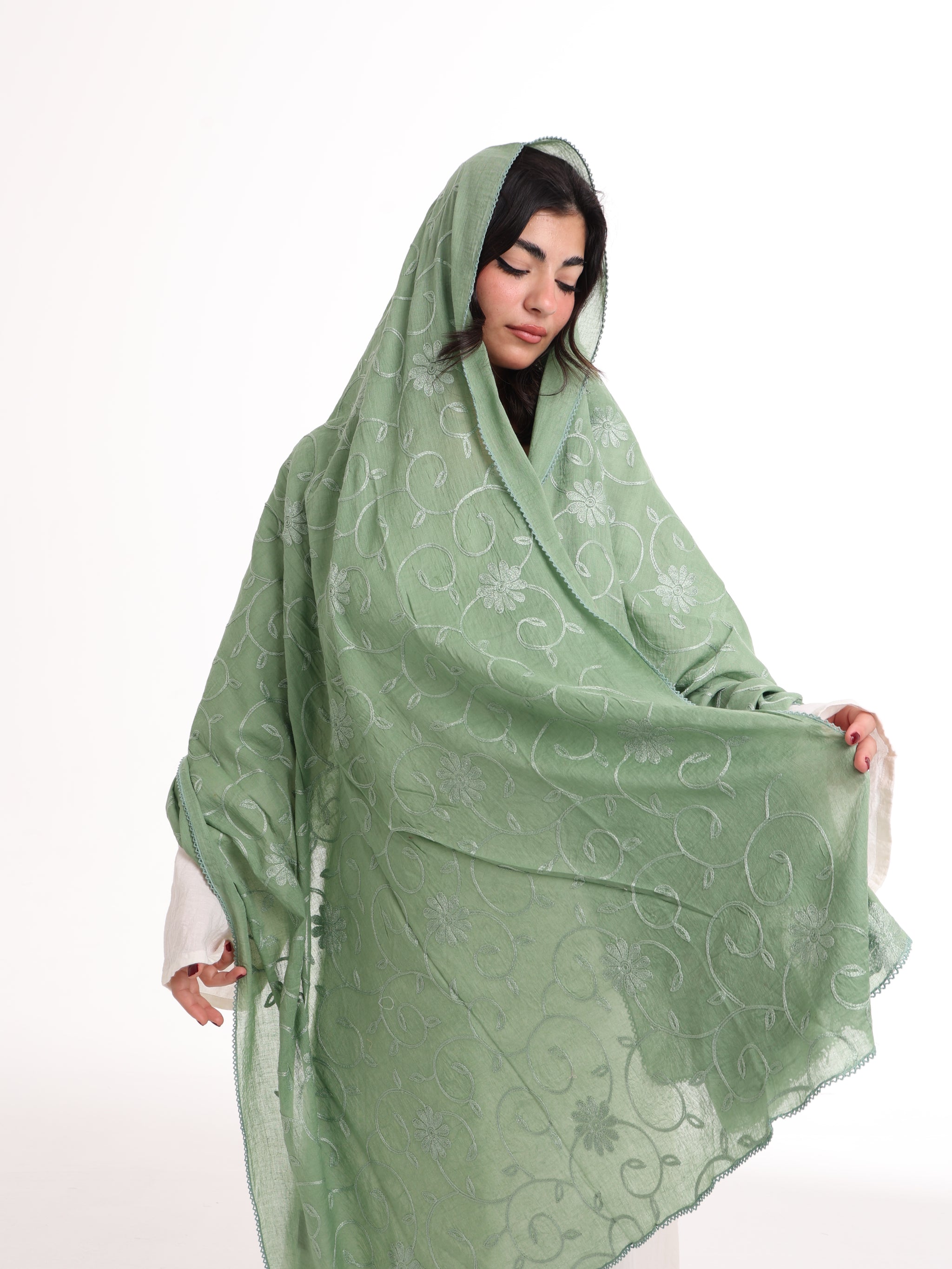 TR1_06 شيله مطرزة خضراء عريضة - شيلة من شيله Shailah.ae