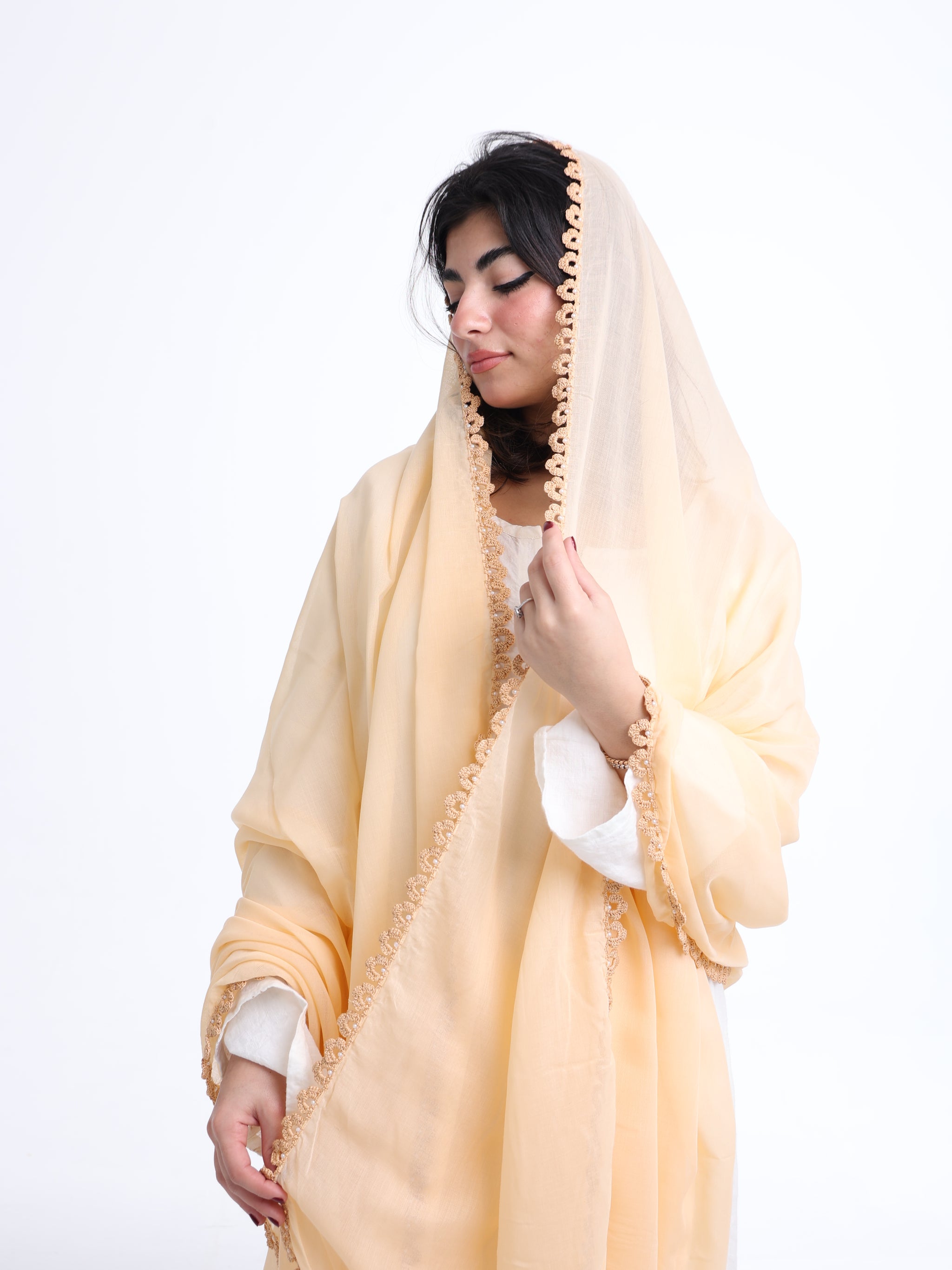 KS2-13 شيلة كروشيه يدوي بيج - شيلة من شيله Shailah.ae