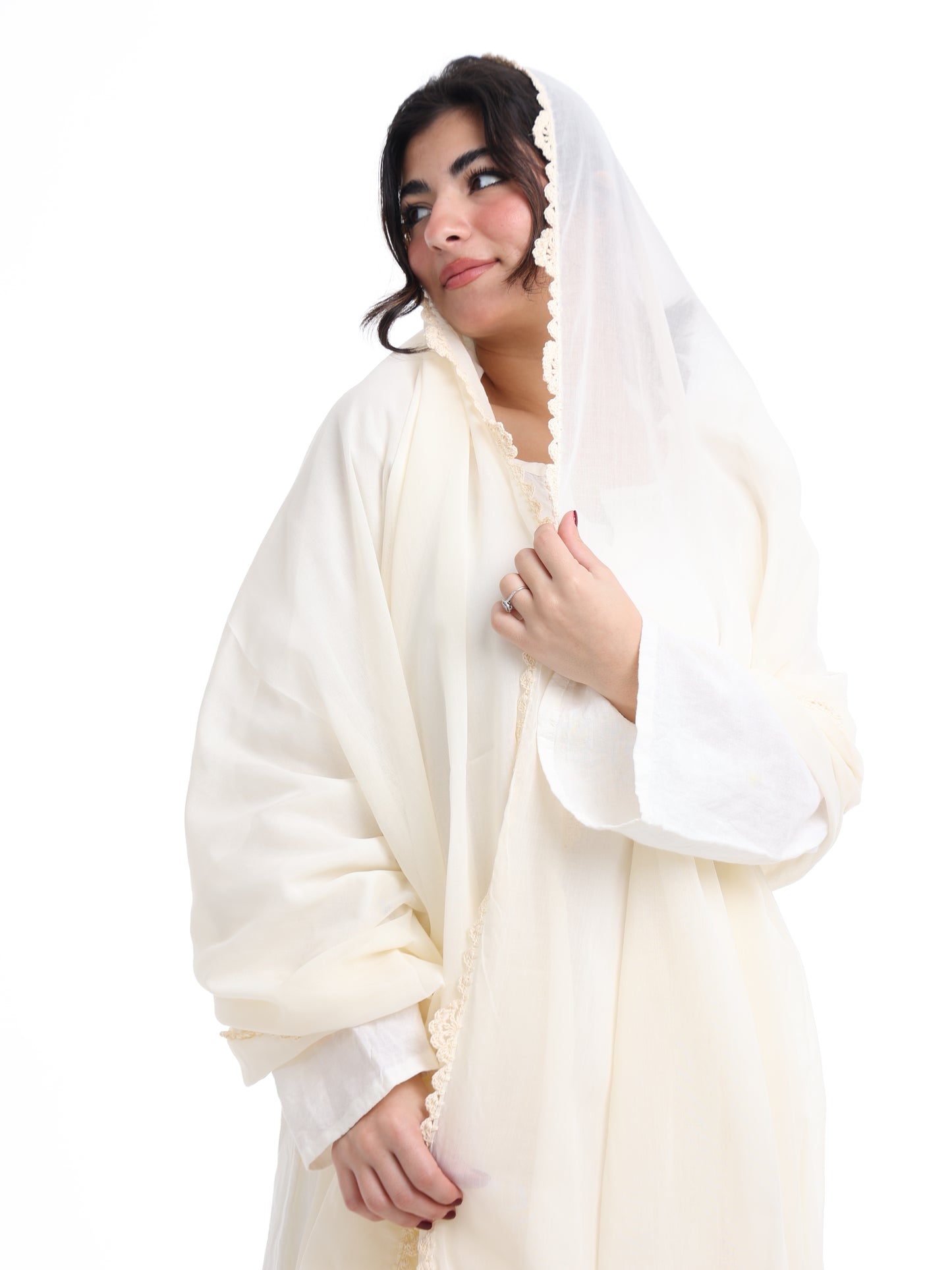 KS2-11  شيلة كروشيه يدوي أوف وايت - شيلة من شيله Shailah.ae