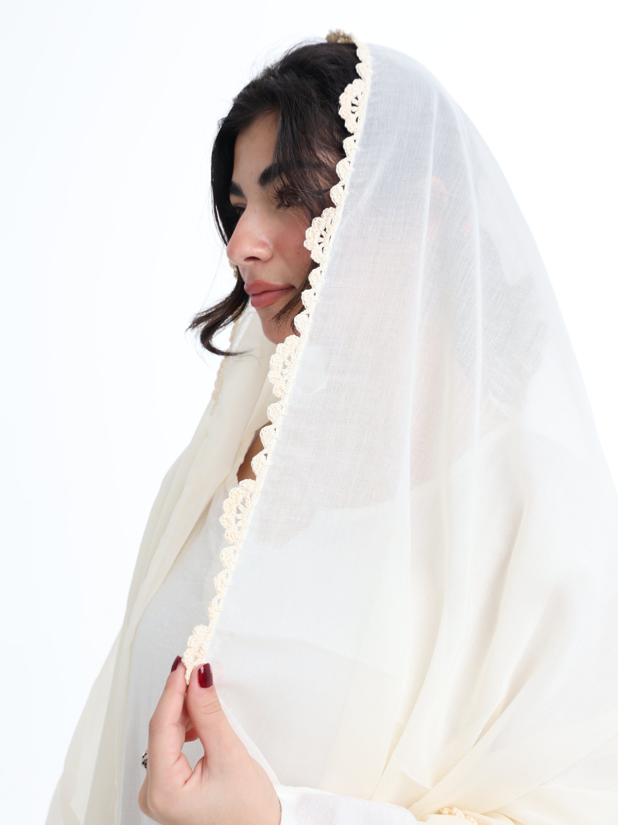 KS2-11 شيلة كروشيه يدوي أوف وايت