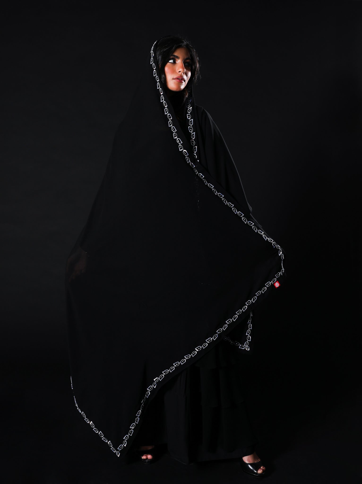 MN1-05 شيلة منيرة سودة بشغل ابيض